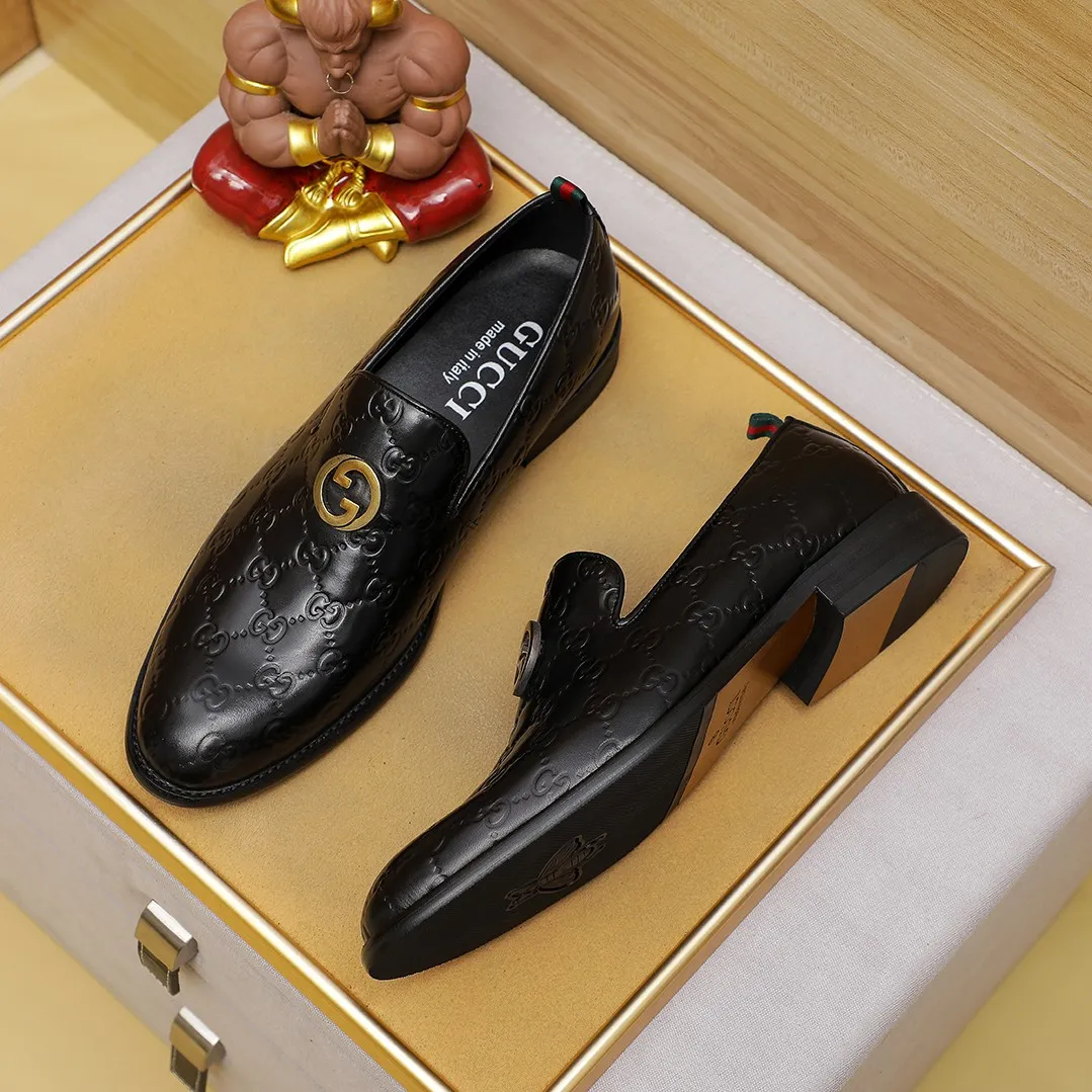 Men's men's shoes 💰400 🆘【GUCCI】Gucci ·🐑里· Hot-selling beanie shoes, top brand luxury, top quality, latest fashion beanie shoes.. The upper is made of original first-layer cowhide. (🐑leather·inner). The original stylish and stylish soft rubber wear-resistant and non-slip outsole is light and comfortable on the foot, available in black! Matching code: 39/45 (38.46. Can be customized)